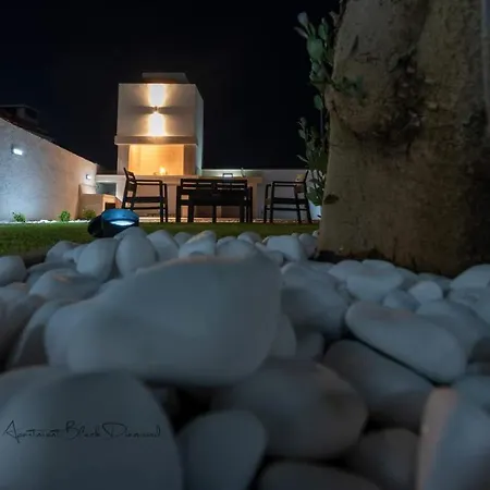 Black Diamond Apartment *